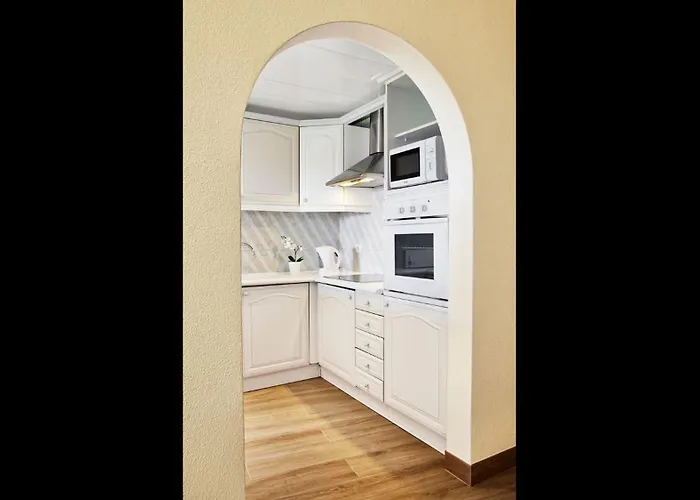 Amazing 2 Bedroom In Apartment