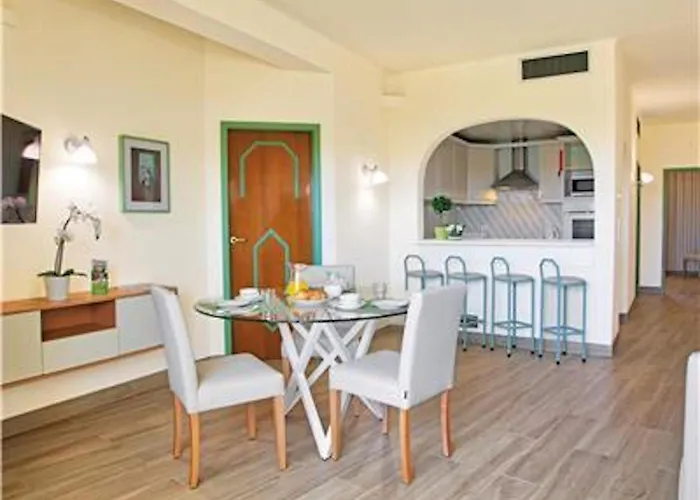 Apartment Amazing 2 Bedroom In 3*