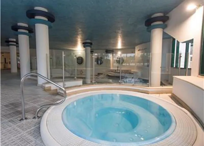 Amazing 2 Bedroom In Apartment Albufeira