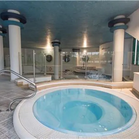 Amazing 2 Bedroom In Apartmán Albufeira